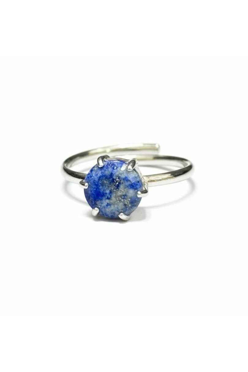 Anillo de plata con piedra azul celestial