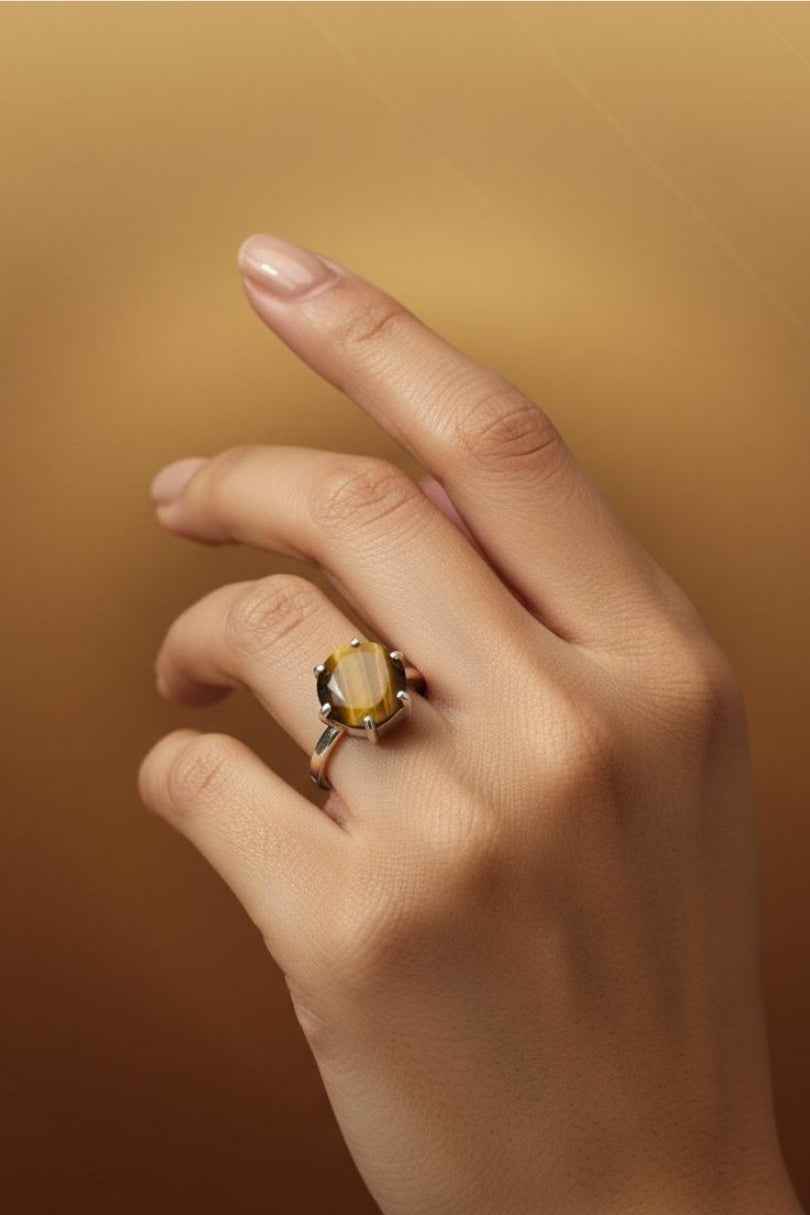 Anillo de plata con piedra ojo de tigre