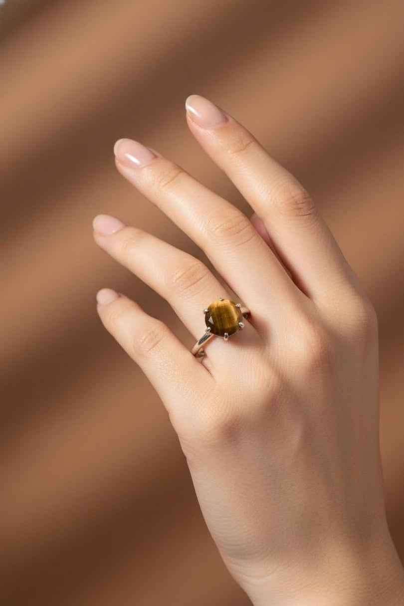 Anillo de plata con piedra ojo de tigre