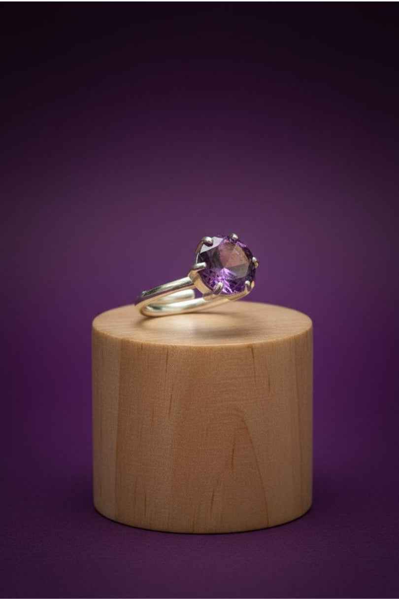 Anillo de plata con piedra amatista natural
