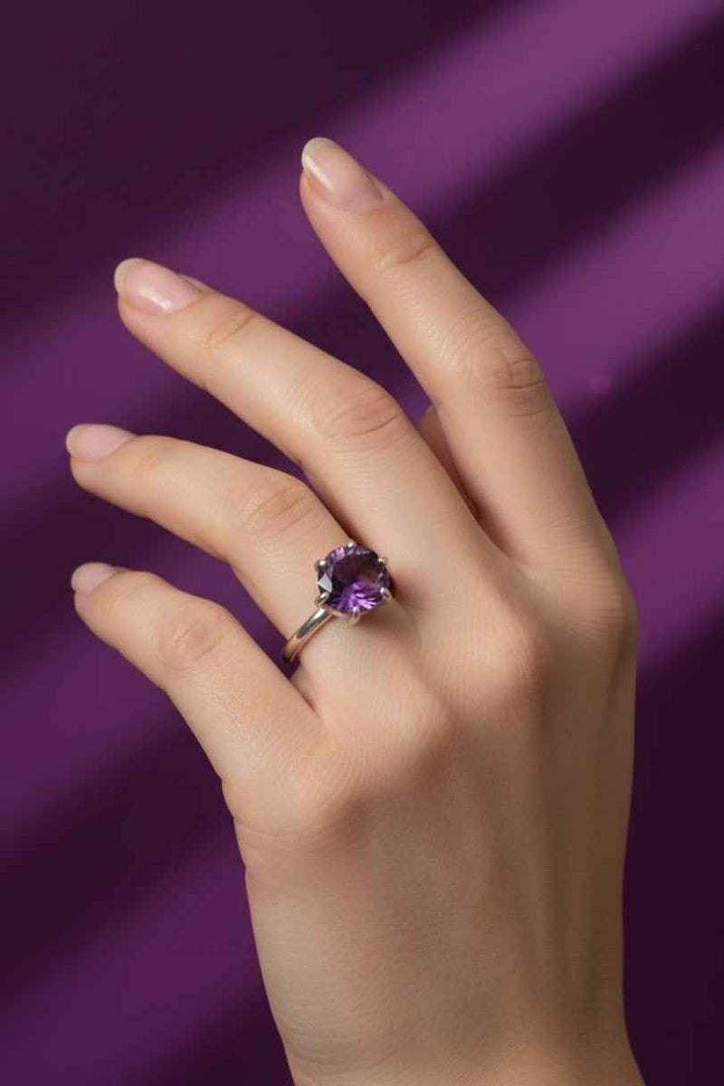 Anillo de plata con piedra amatista natural