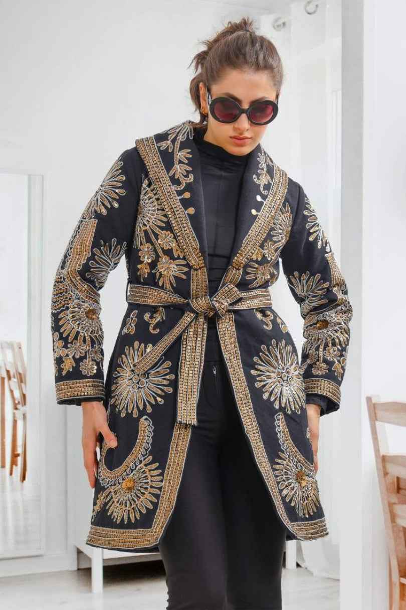 Abrigo Yara con Bordado Dorado