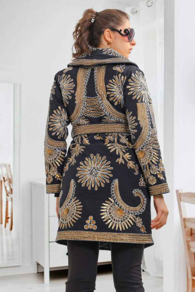 Abrigo Yara con Bordado Dorado