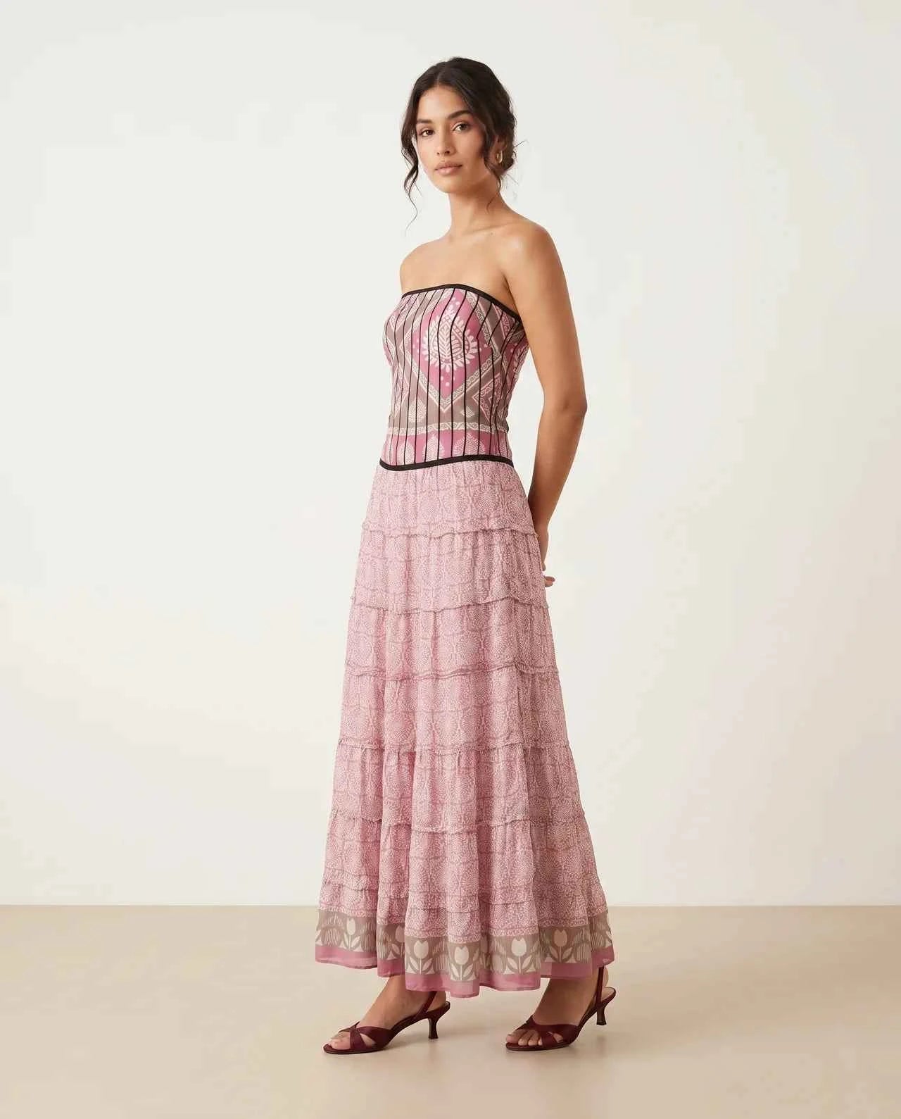 Vestido Évora | La Elegancia Artesanal que Despierta Todas las Miradas