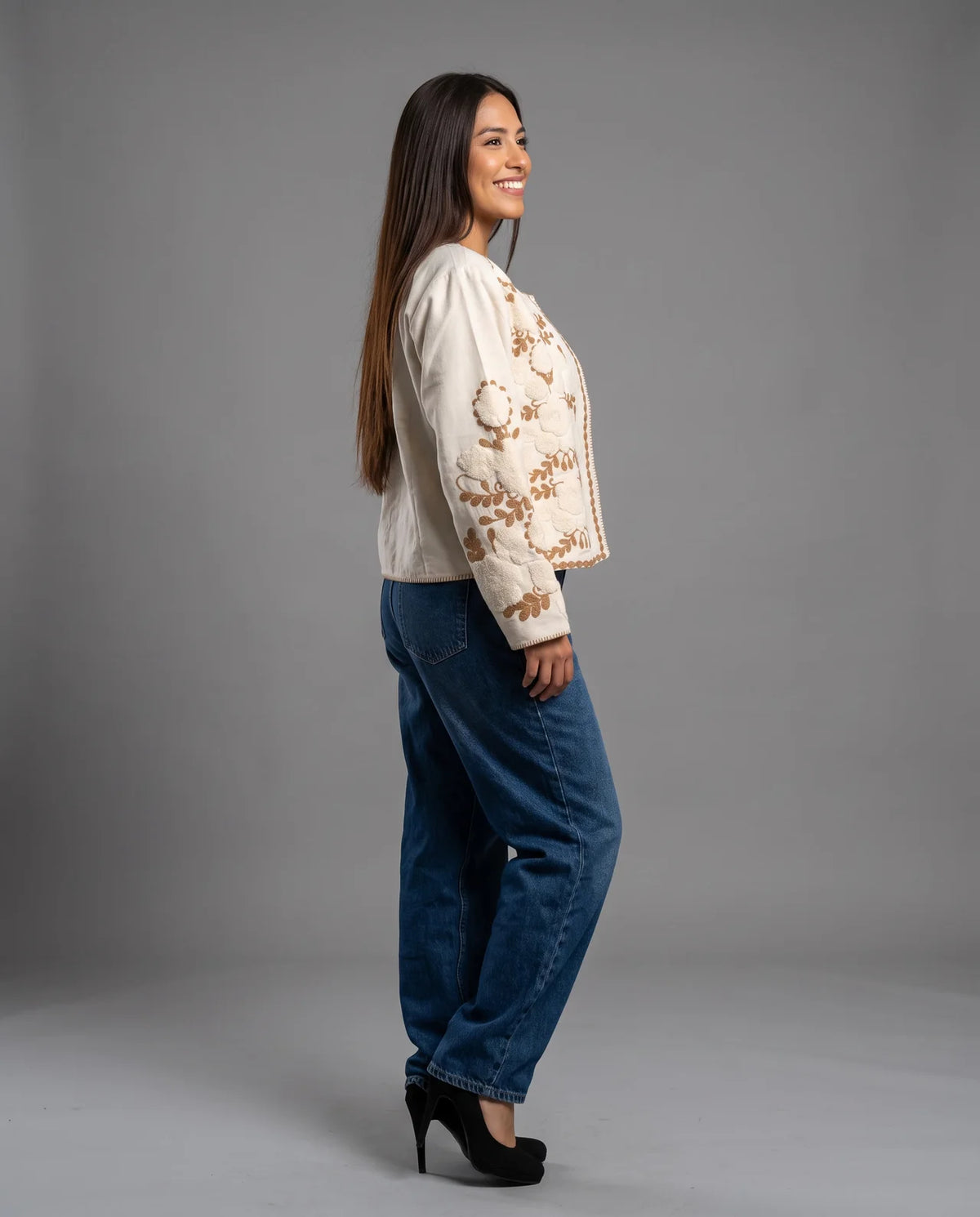 LÚA  Premium Cotton Jacket with Artisan Floral Embroidery in White & Blue or White & Beige