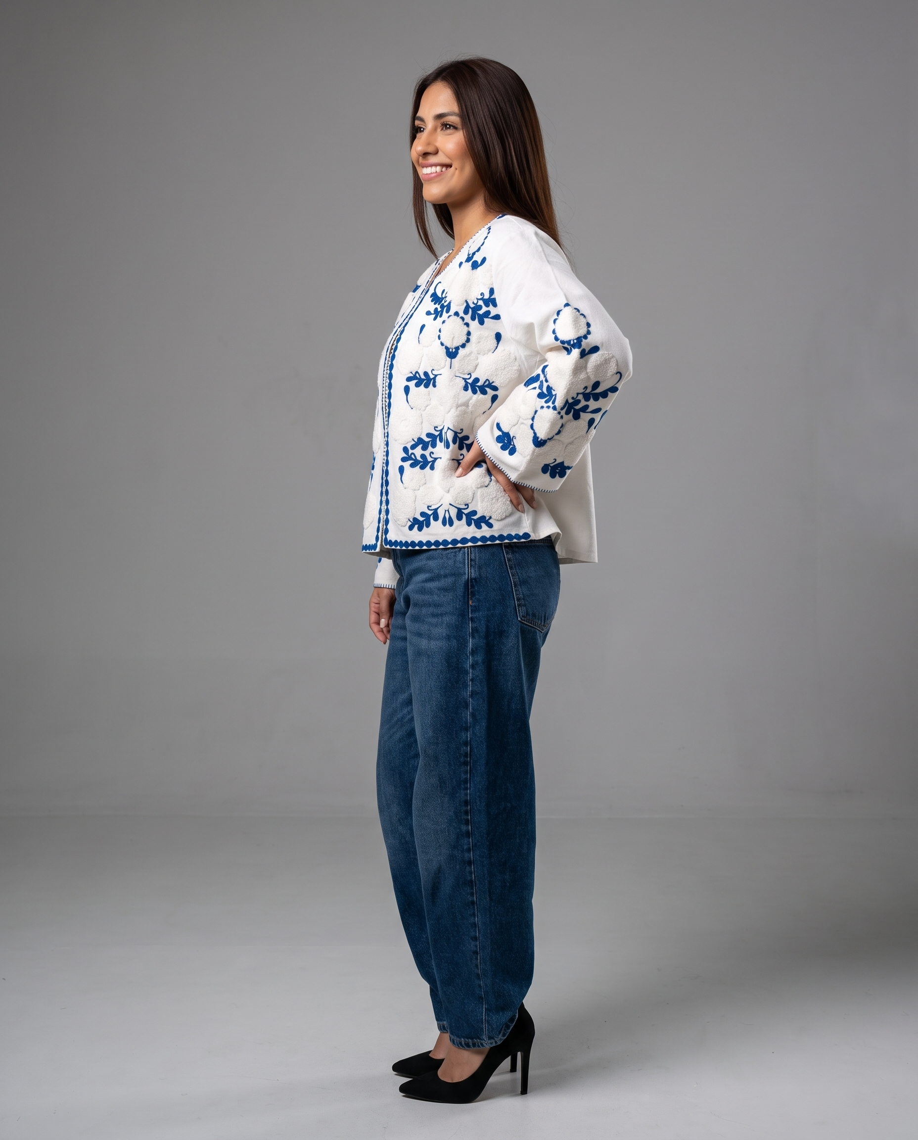 LÚA  Premium Cotton Jacket with Artisan Floral Embroidery in White & Blue or White & Beige