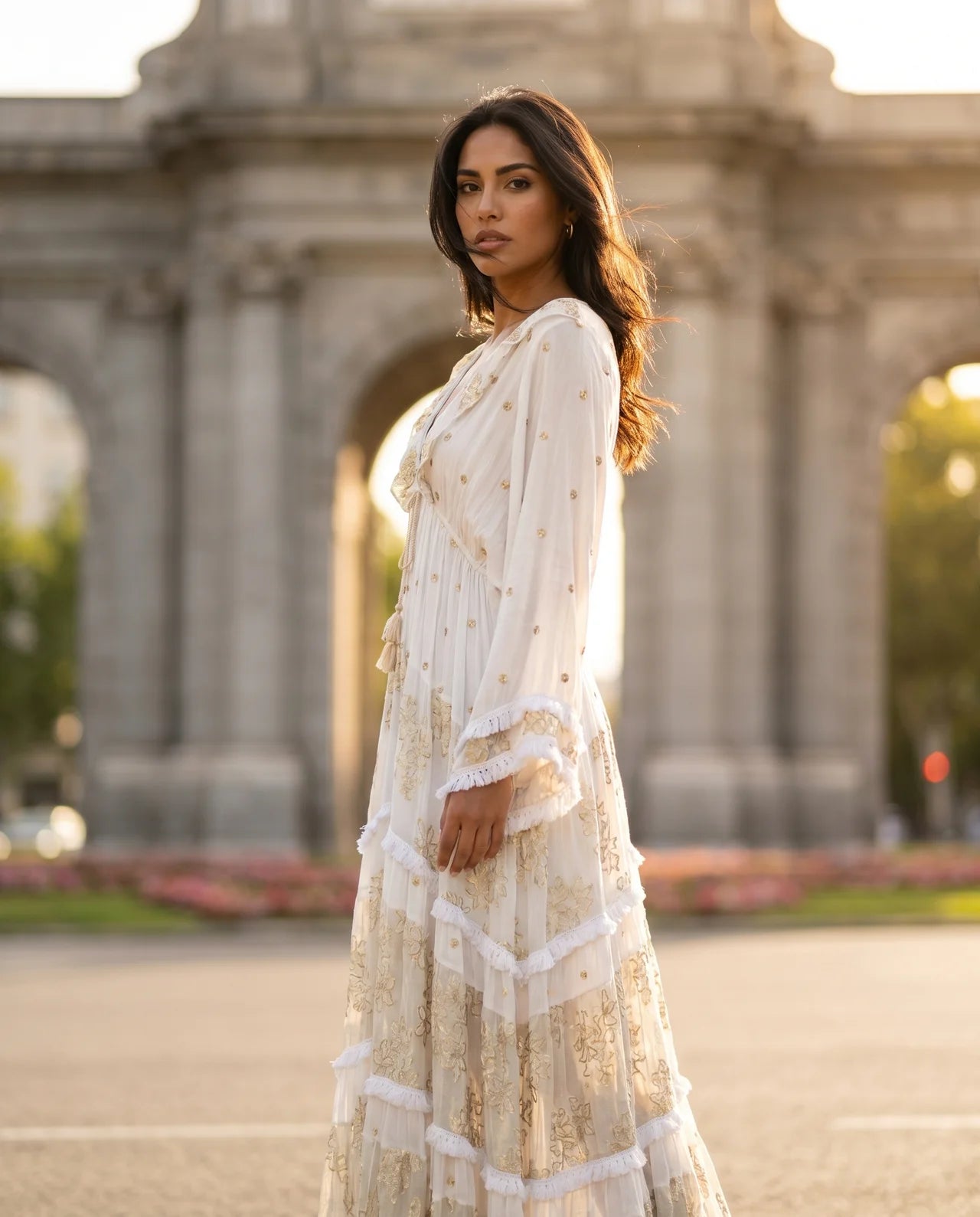 Vestido Bianca – Encanto Bohemio de Lujo Porque refleja perfectamente su diseño fluido, sus delicados bordados y su aire elegante y exclusivo