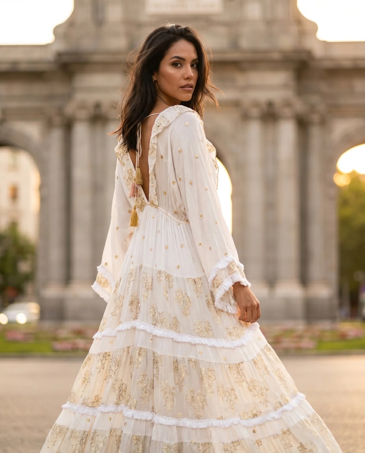 Vestido Bianca – Encanto Bohemio de Lujo Porque refleja perfectamente su diseño fluido, sus delicados bordados y su aire elegante y exclusivo
