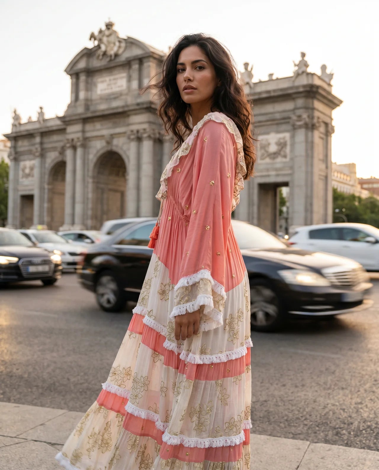 Vestido Bianca – Encanto Bohemio de Lujo Porque refleja perfectamente su diseño fluido, sus delicados bordados y su aire elegante y exclusivo